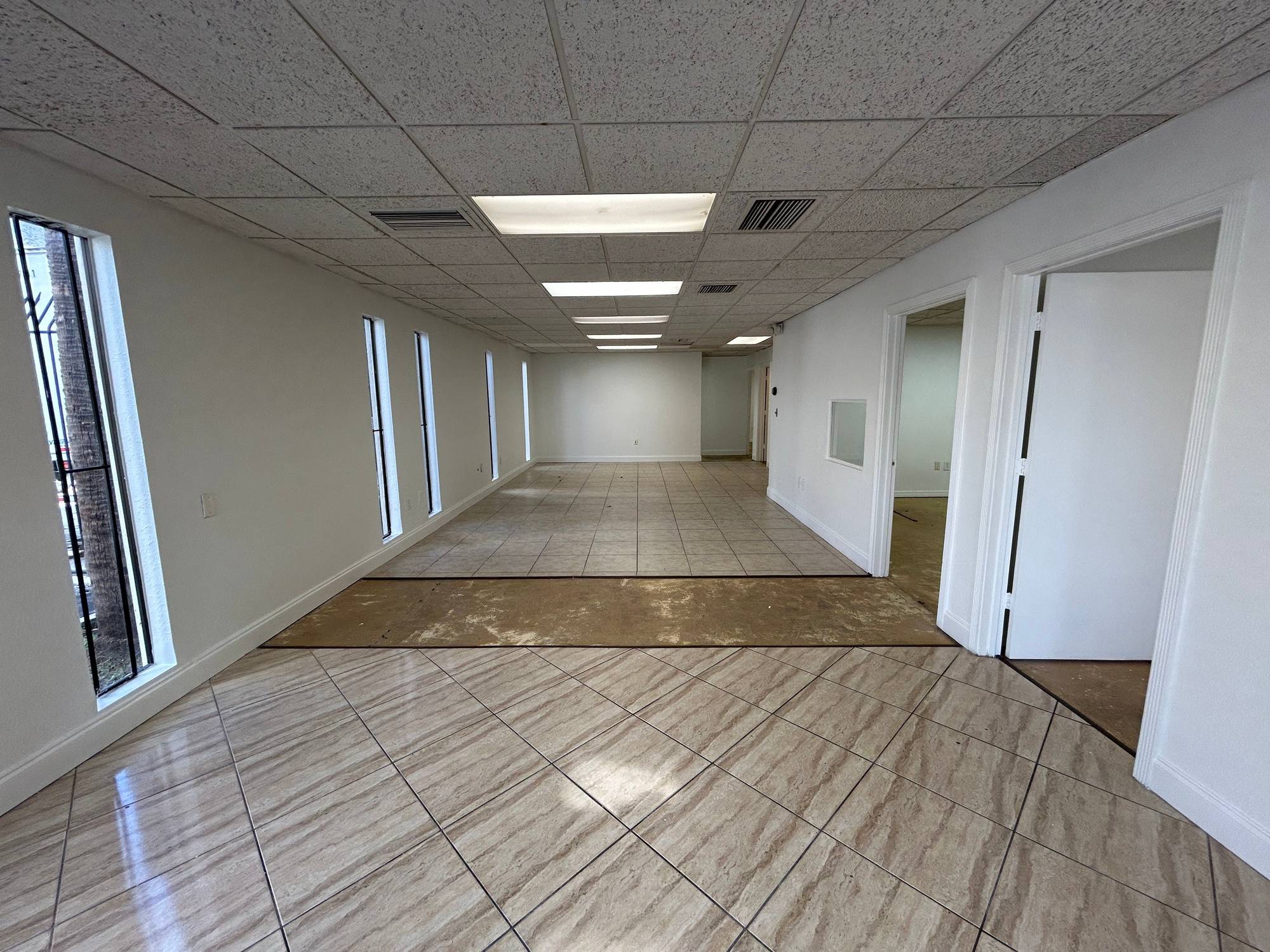 990 NW 11th Ave, Fort Lauderdale, FL 33311, photo 2