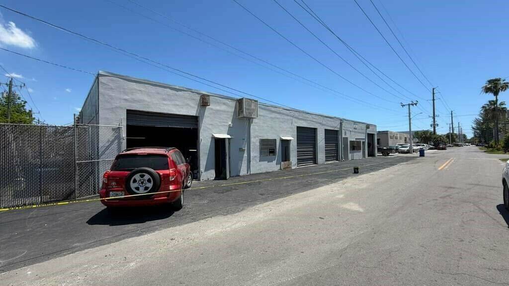 705 NW 8th Ave