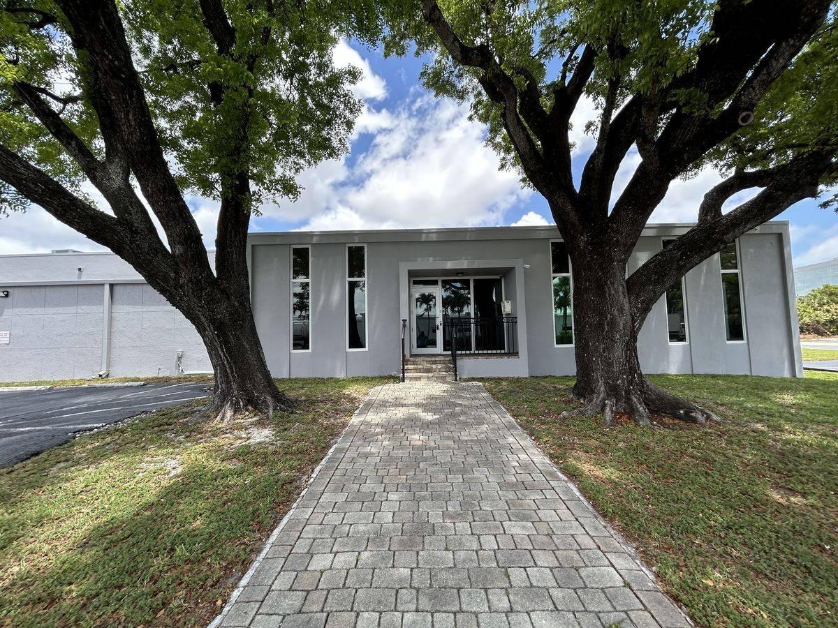 701 NW 57th Pl, photo 2