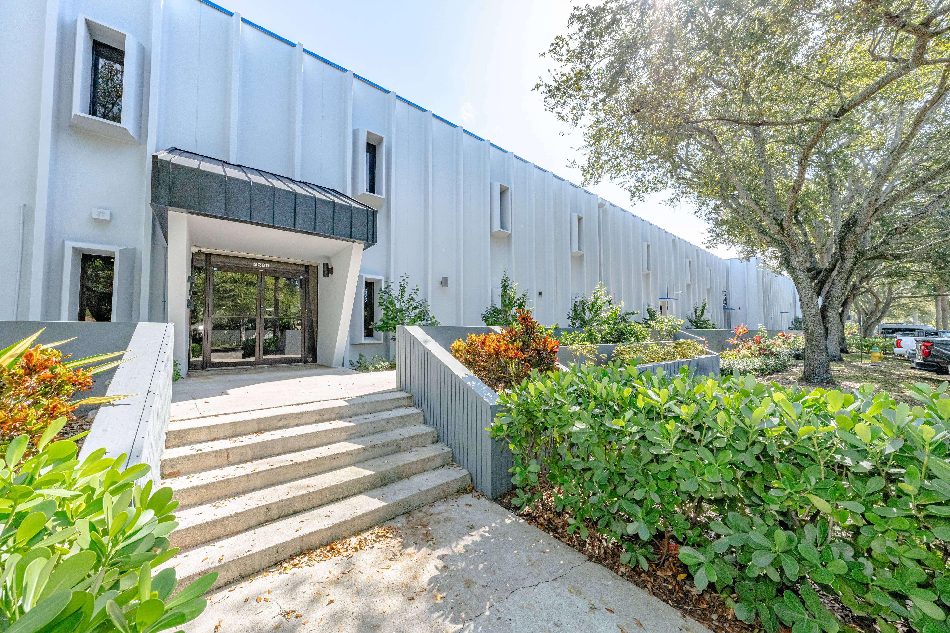 DAVIE INDUSTRIAL CENTER, photo 3