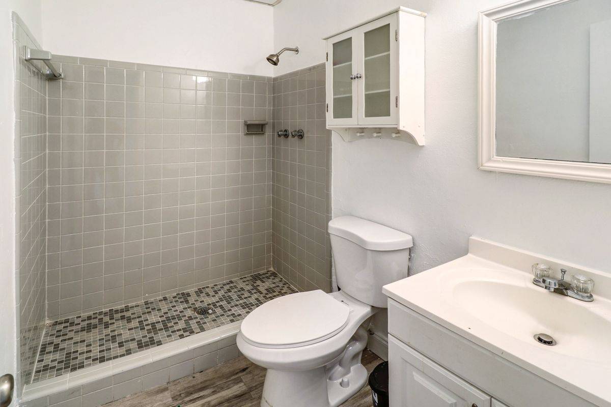 1239 NE 8th Ave, photo 11