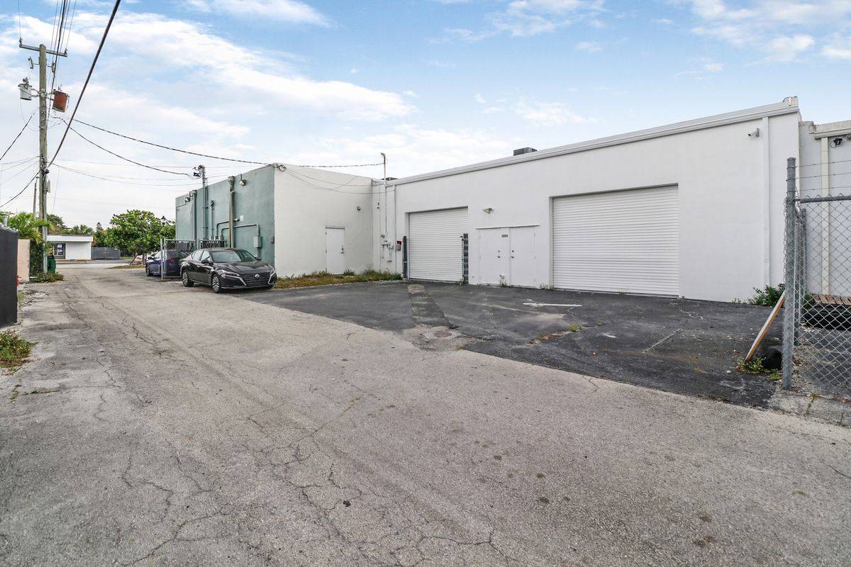 1239 NE 8th Ave, photo 23
