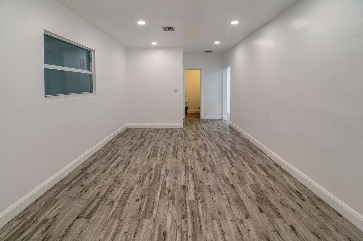 1239 NE 8th Ave, photo 14