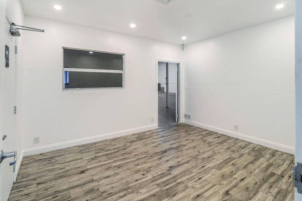 1239 NE 8th Ave, photo 9