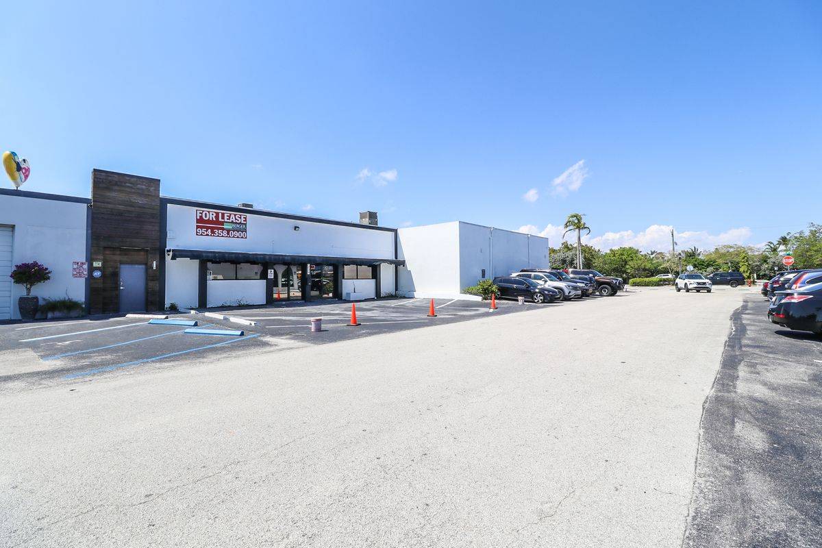 1239 NE 8th Ave, photo 2