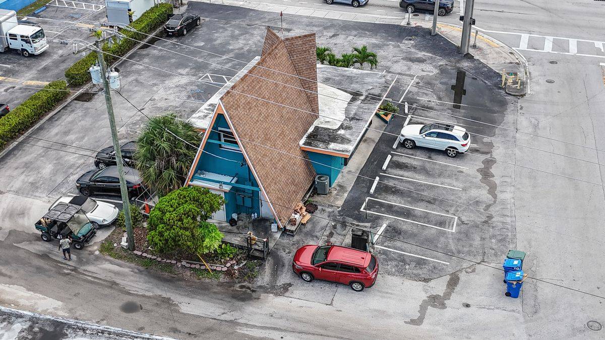 4390 N Dixie Hwy, photo 5
