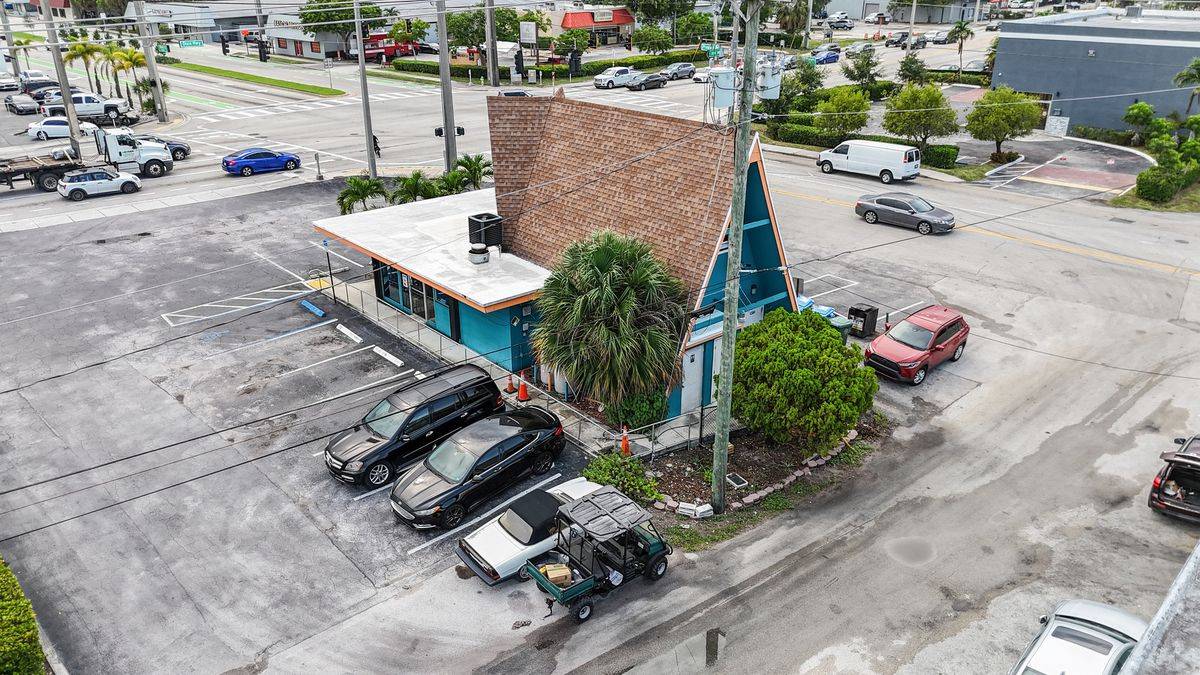 4390 N Dixie Hwy, photo 6
