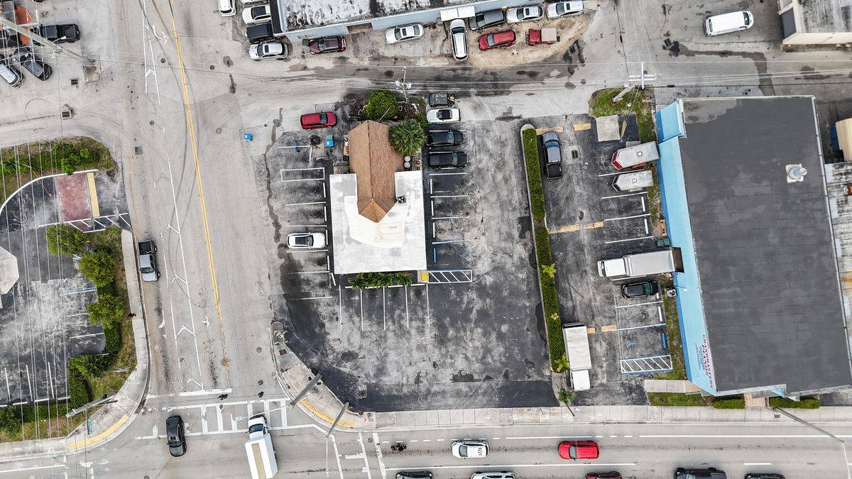 4390 N Dixie Hwy, photo 7