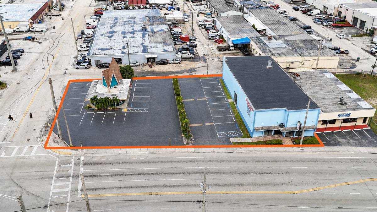 4390 N Dixie Hwy