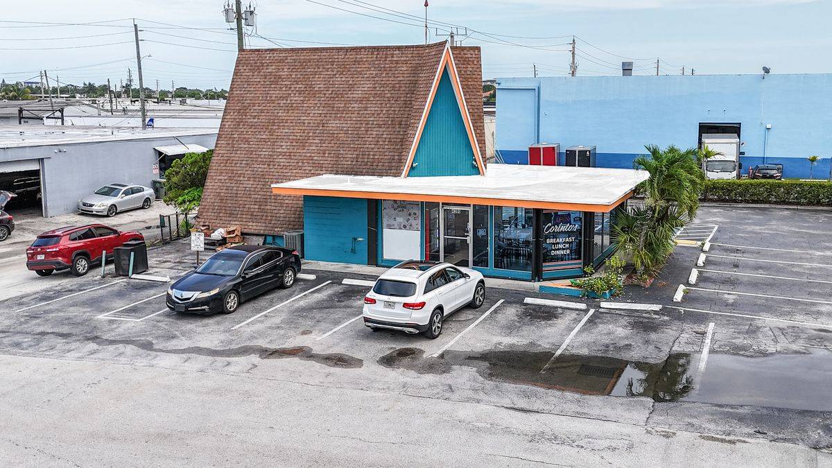 4390 N Dixie Hwy, photo 4