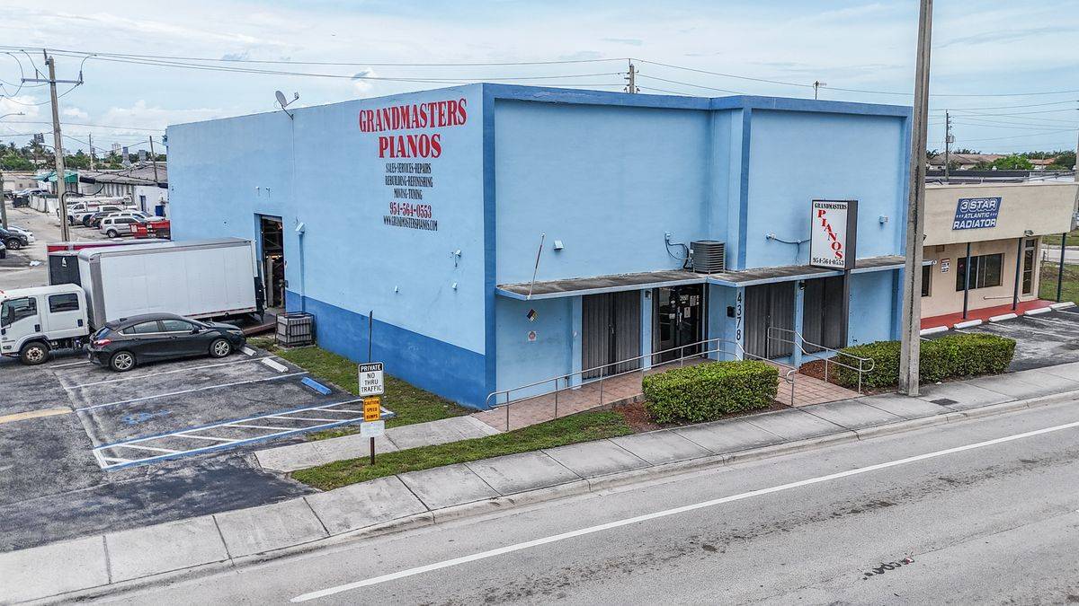 4378 N Dixie Hwy, photo 2