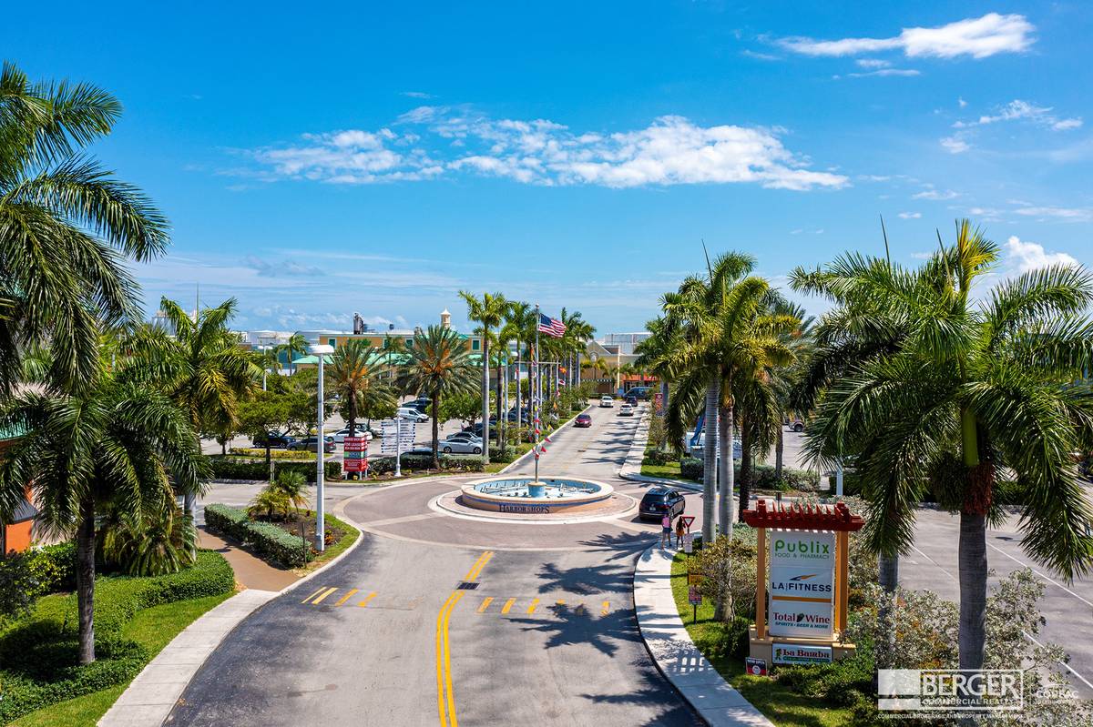 The Harbor Shops, photo 5