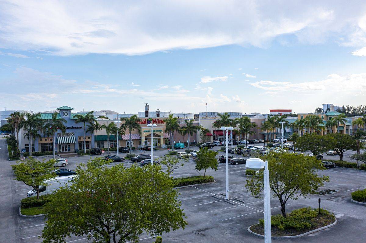 The Harbor Shops, photo 6
