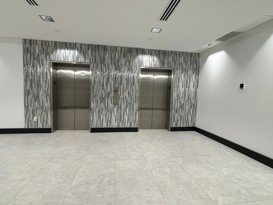 900 SE 3rd Ave. Building, photo 3