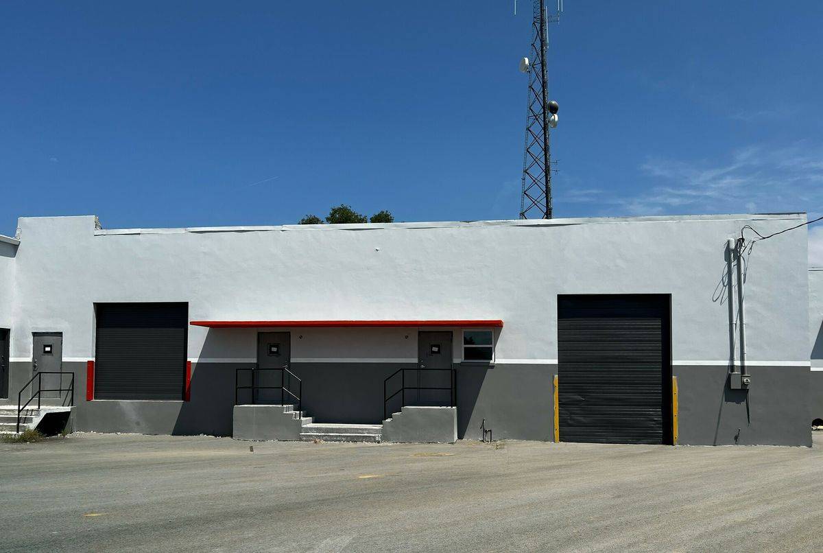 Twin Lakes Commerce Center, photo 3