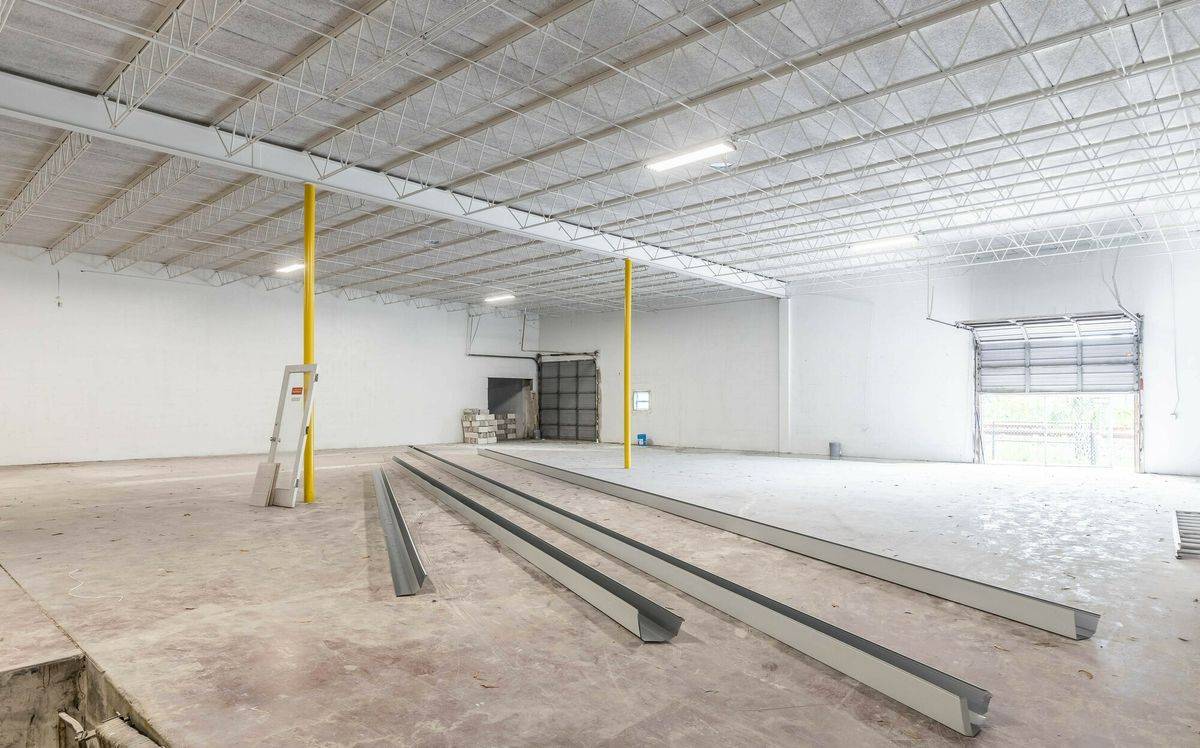Twin Lakes Commerce Center, photo 4