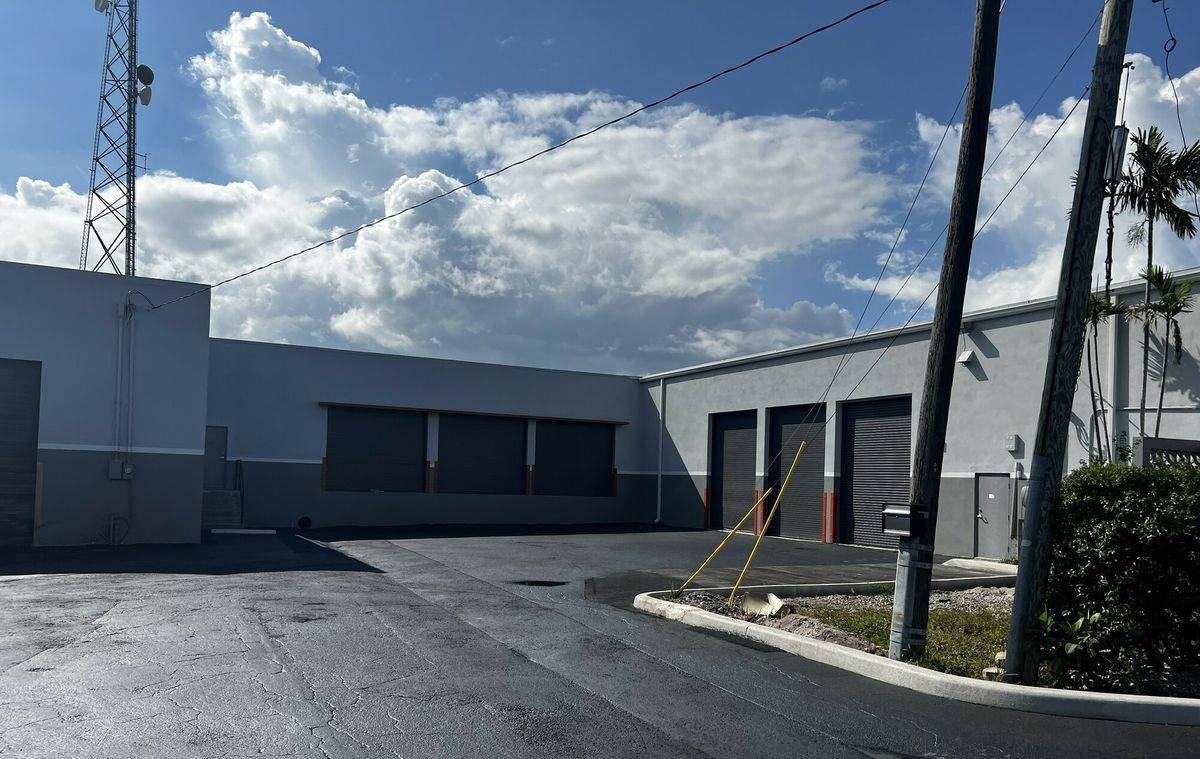 Twin Lakes Commerce Center, photo 2