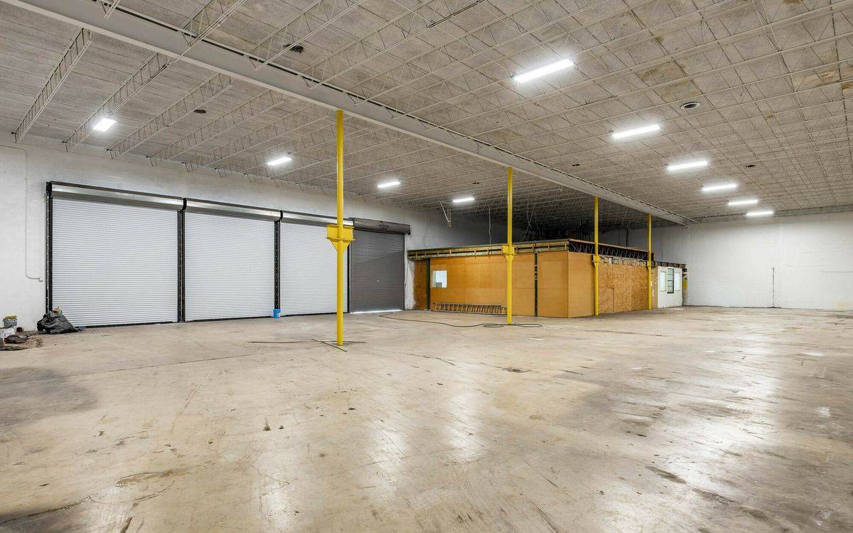 Twin Lakes Commerce Center, photo 6