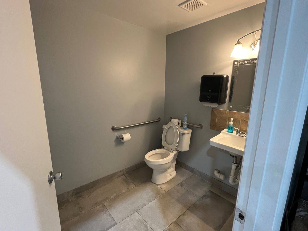 2201 N Andrews Ave, photo 4