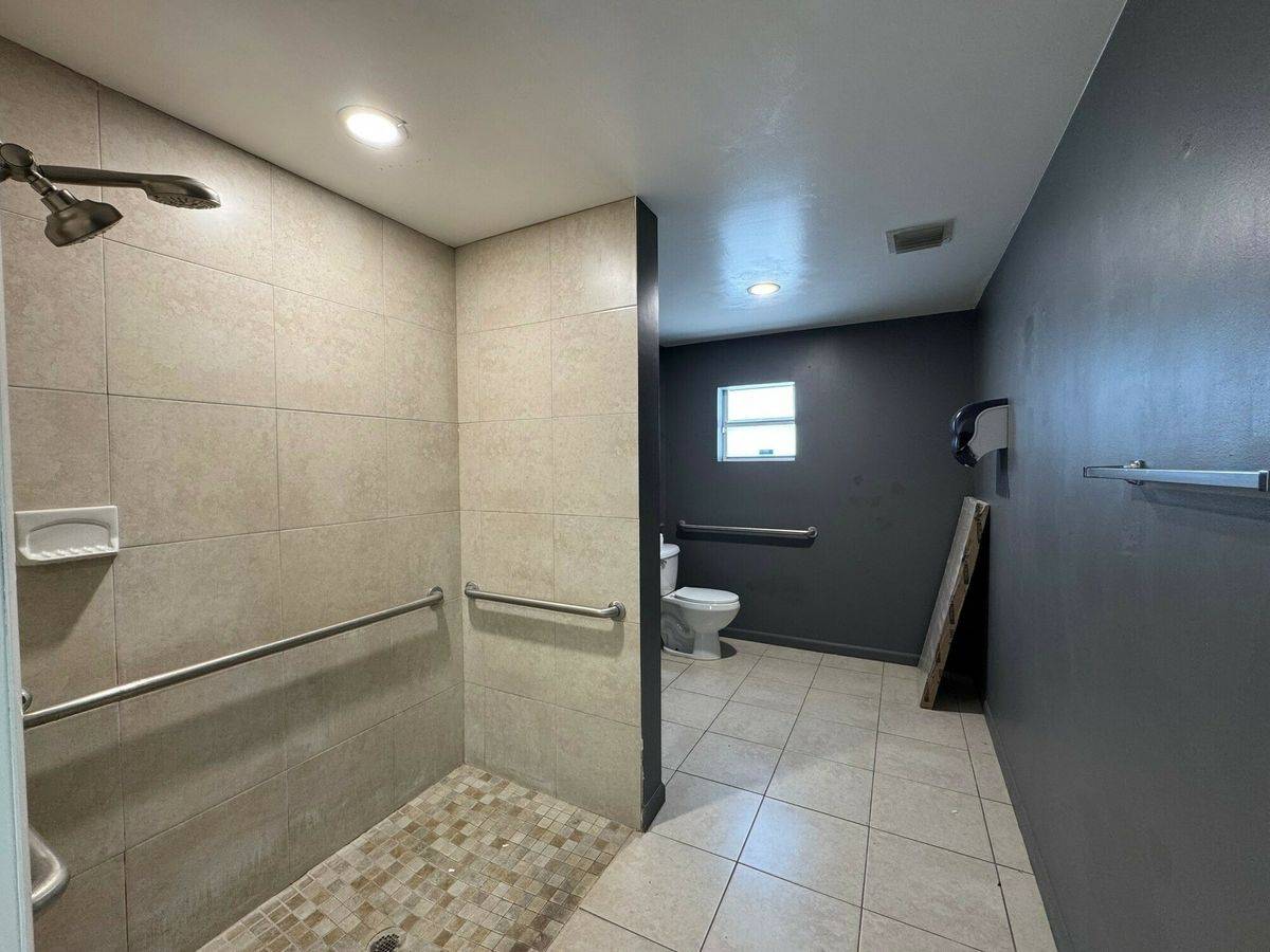 710-714 NE 1st Avenue, photo 5