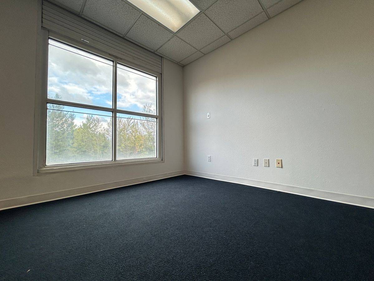 20157 NE 16th Pl, photo 4