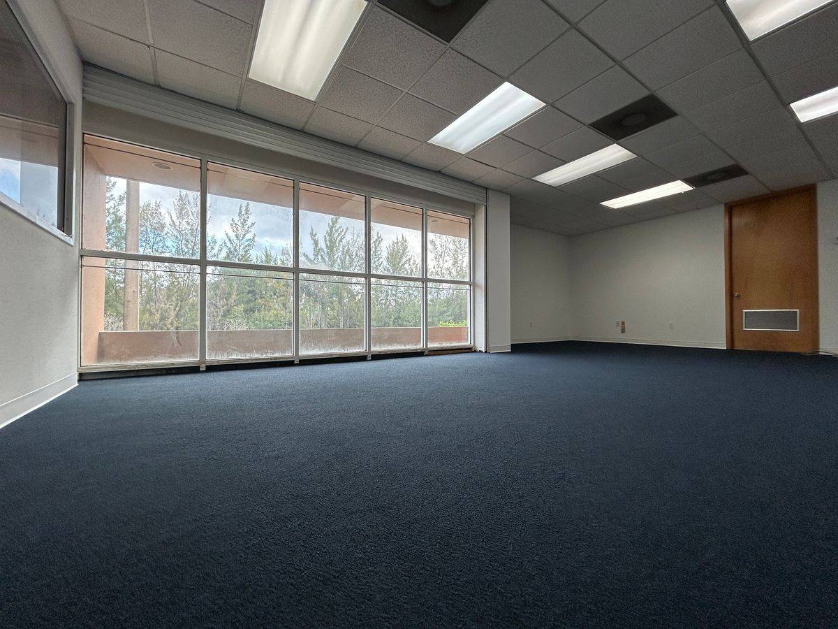 20157 NE 16th Pl, photo 3