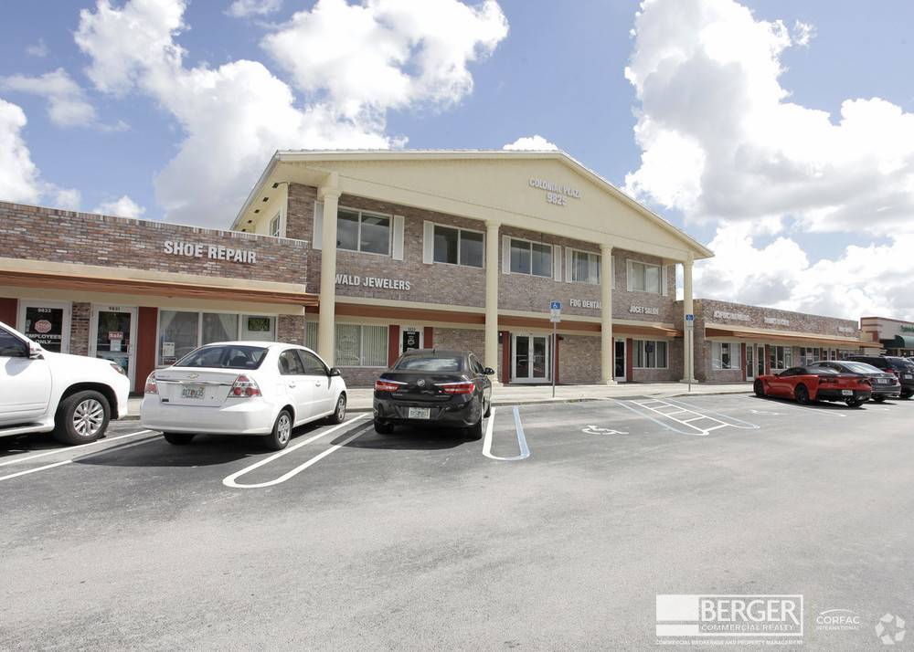 Colonial Plaza