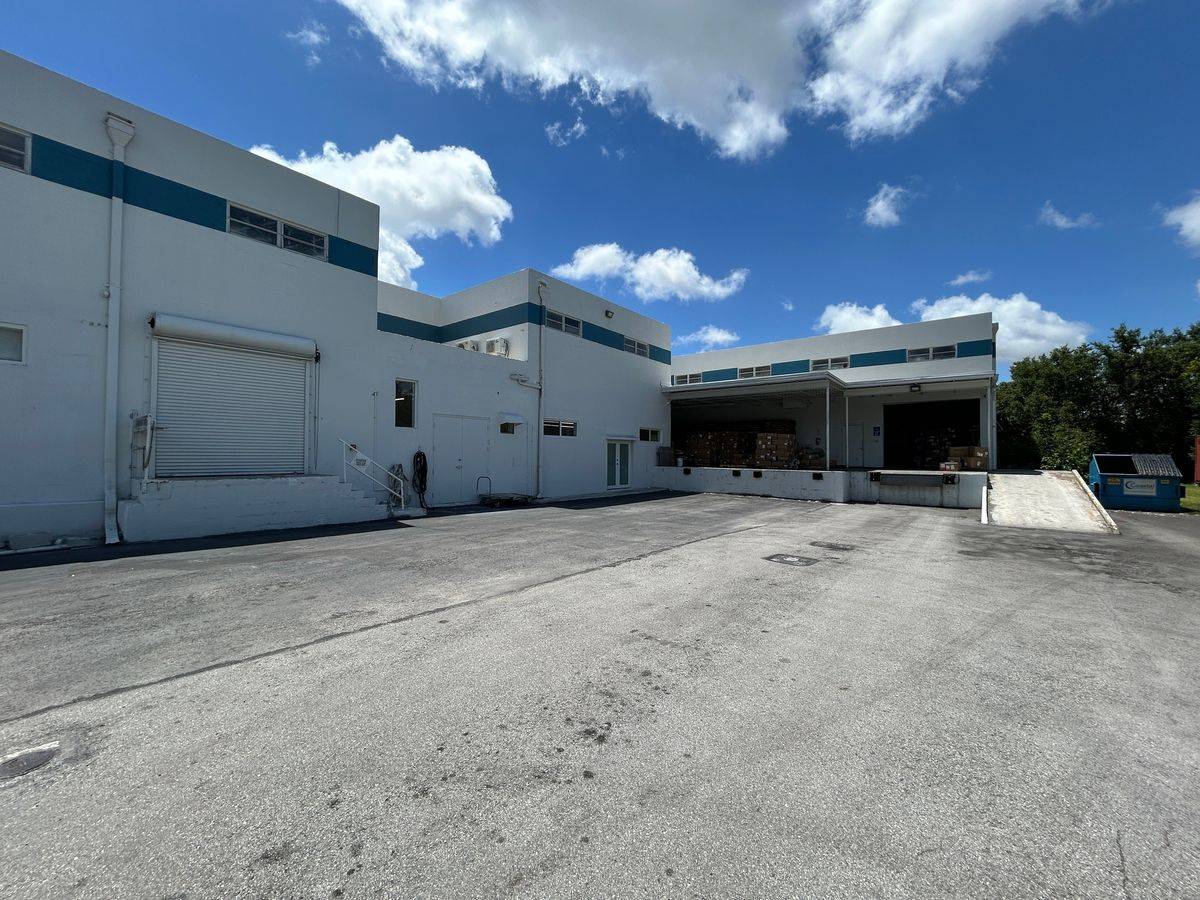 2700 Gateway Dr, photo 7
