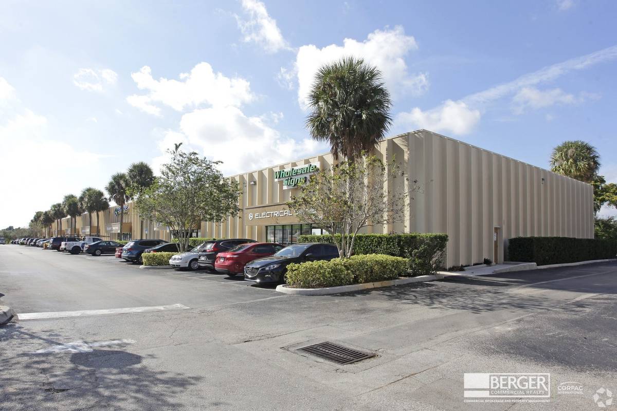 Lakeview Plaza