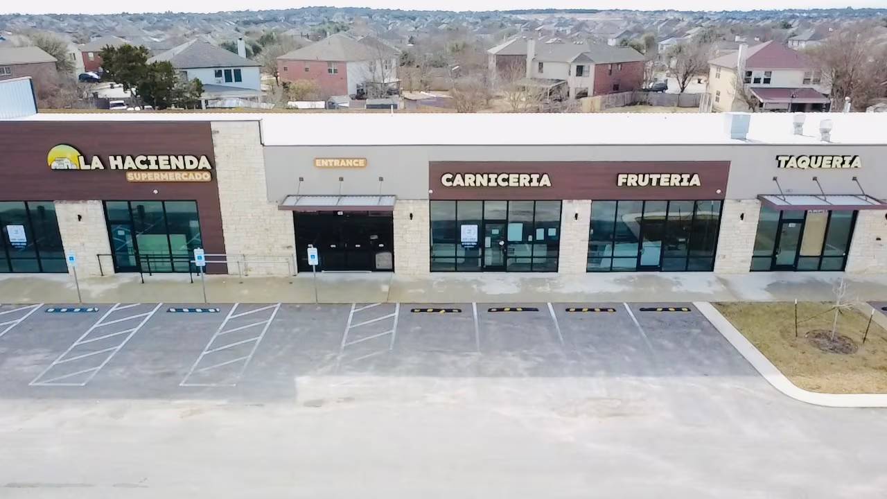 Hero Plaza Retail Center, photo 2