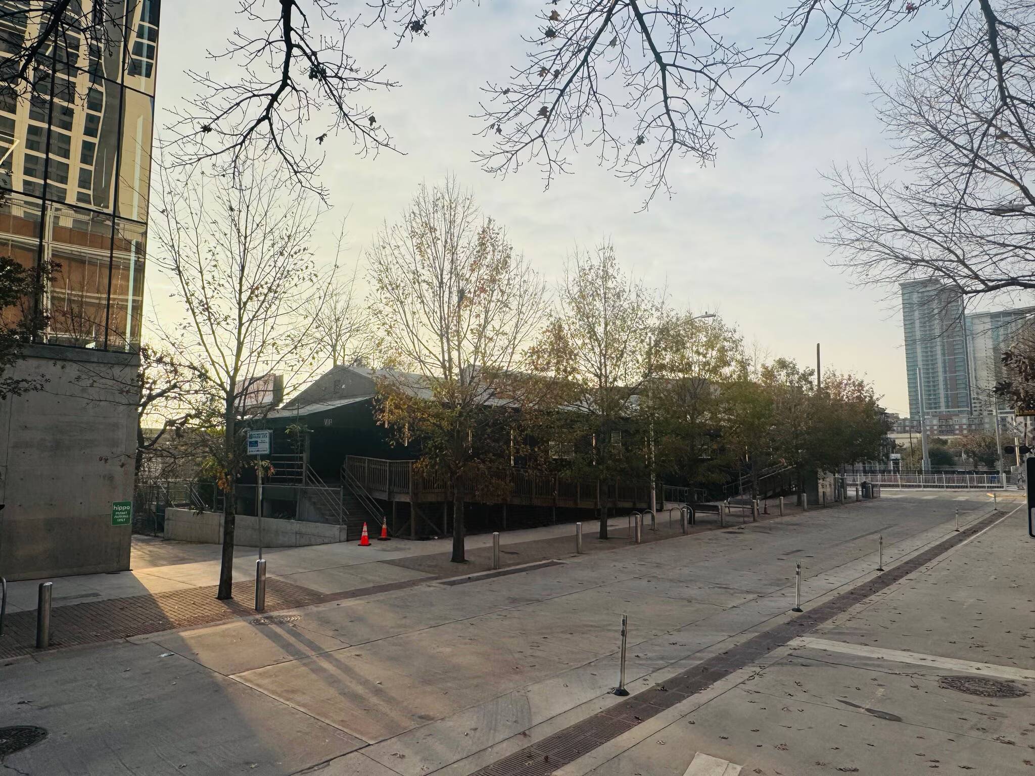 401 Sabine St, photo 3