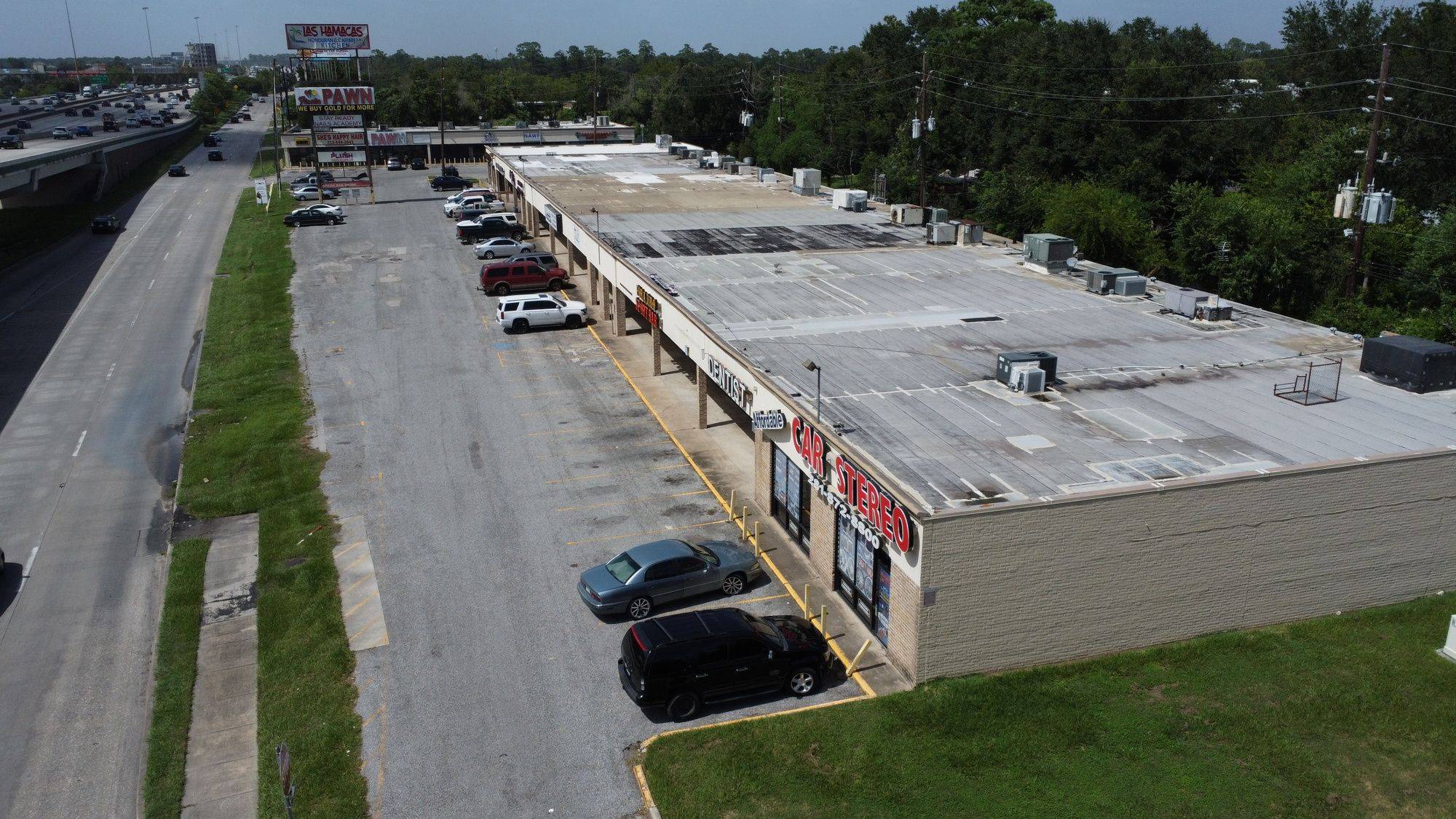 Greenspoint Shopping Center, photo 3