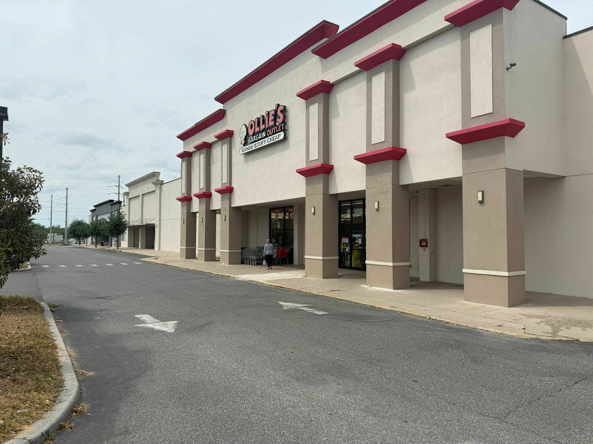 Lake Hills Plaza, photo 3