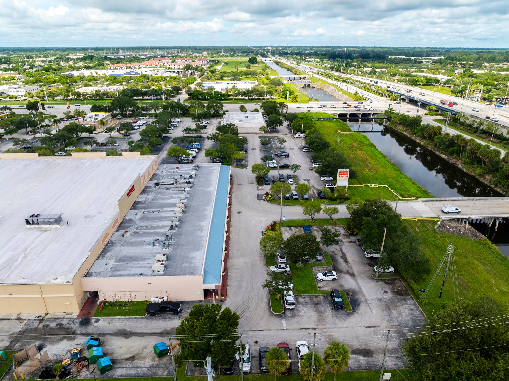 Western Plaza, photo 4