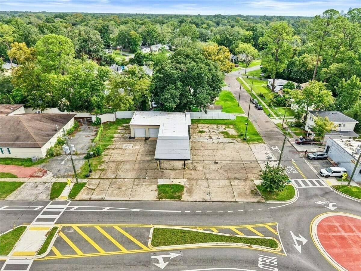 Edgewood Retail Building, photo 5