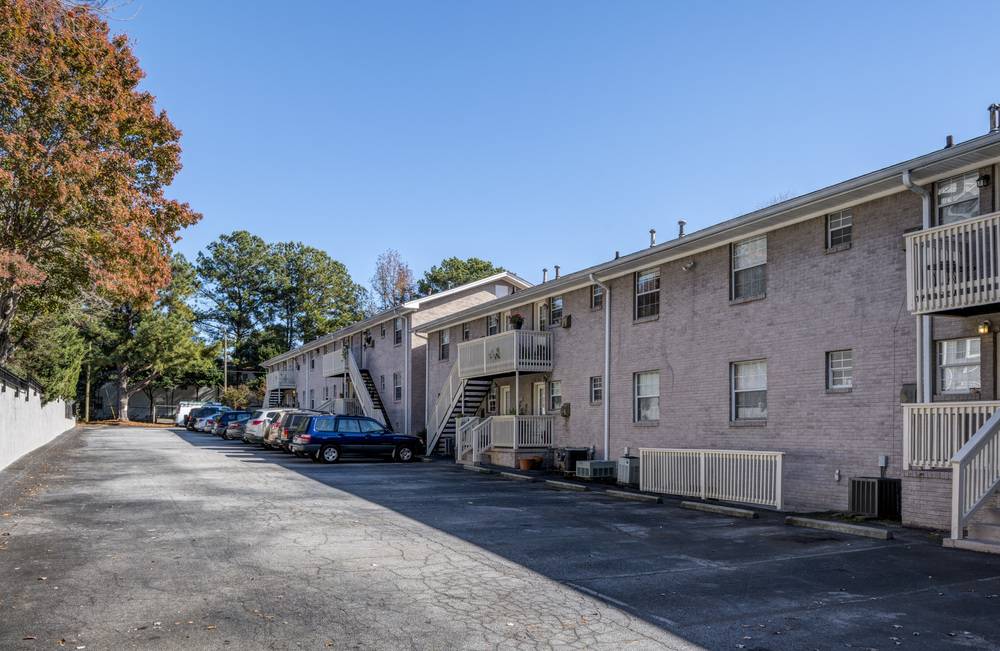 Peachtree Hills Court, photo 5