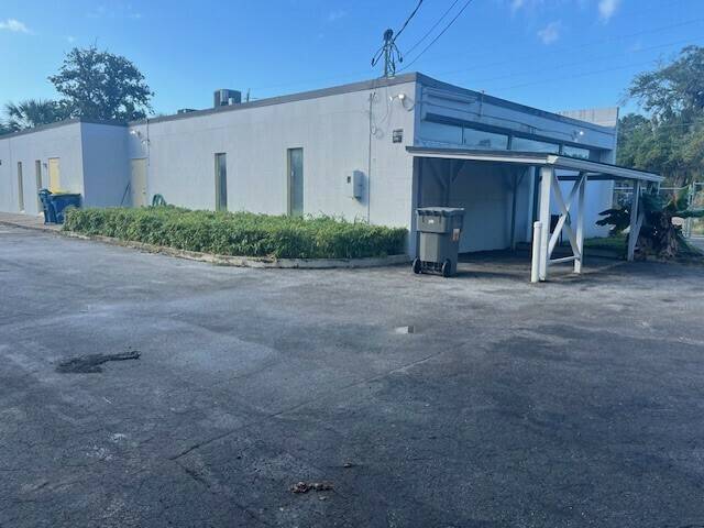835 Cesery Blvd, photo 11