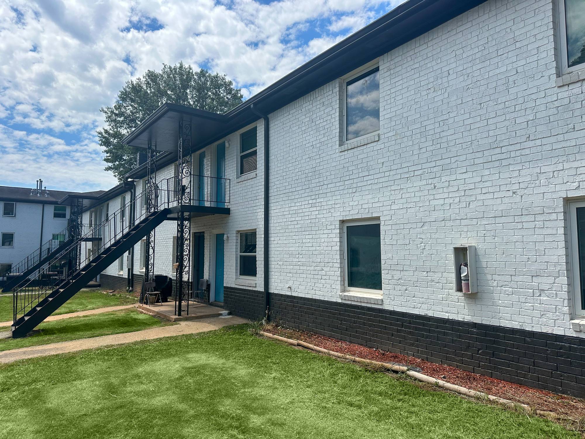 Del Mar Apartments
