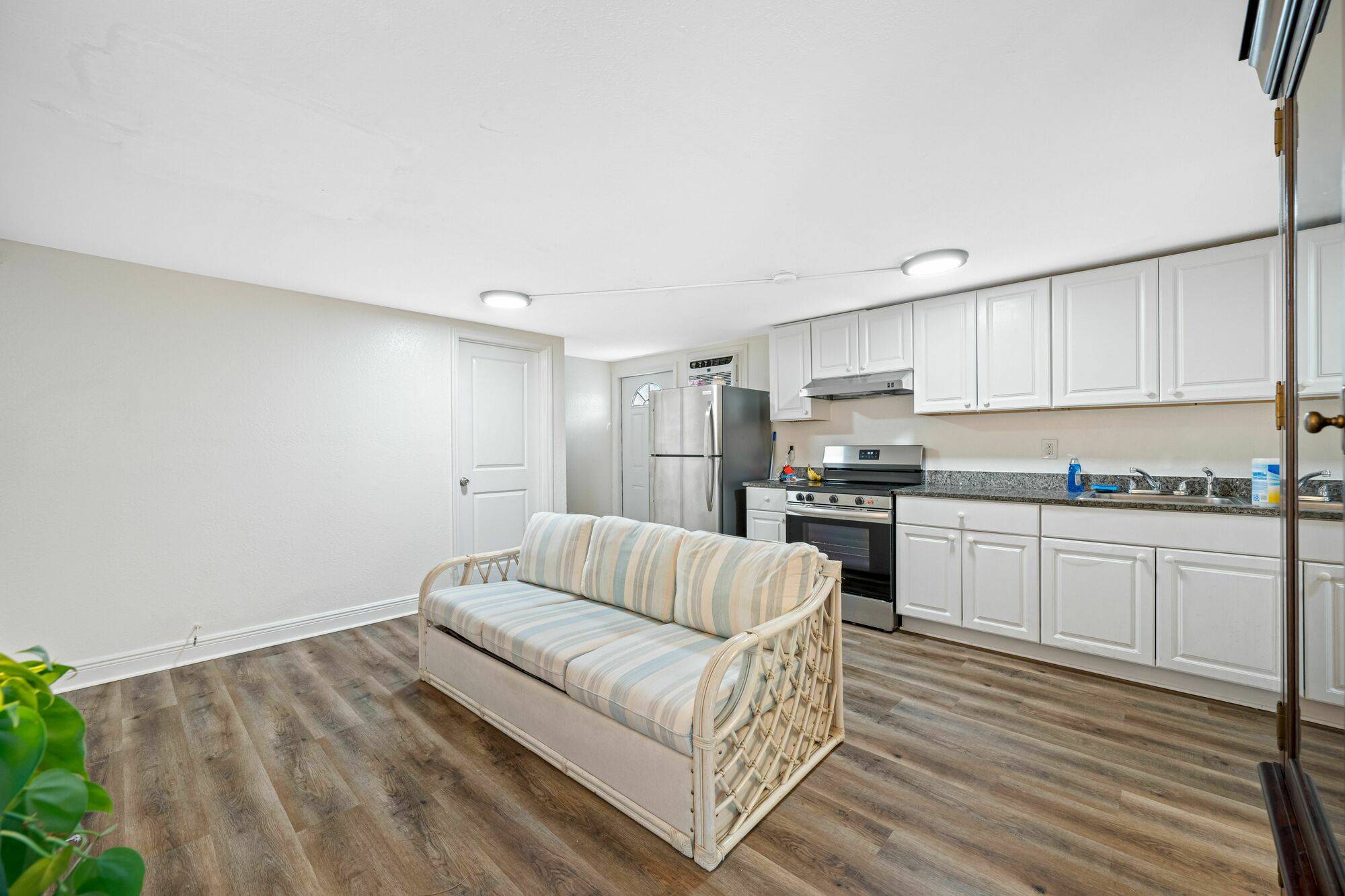 5th Ave Apartments, photo 8