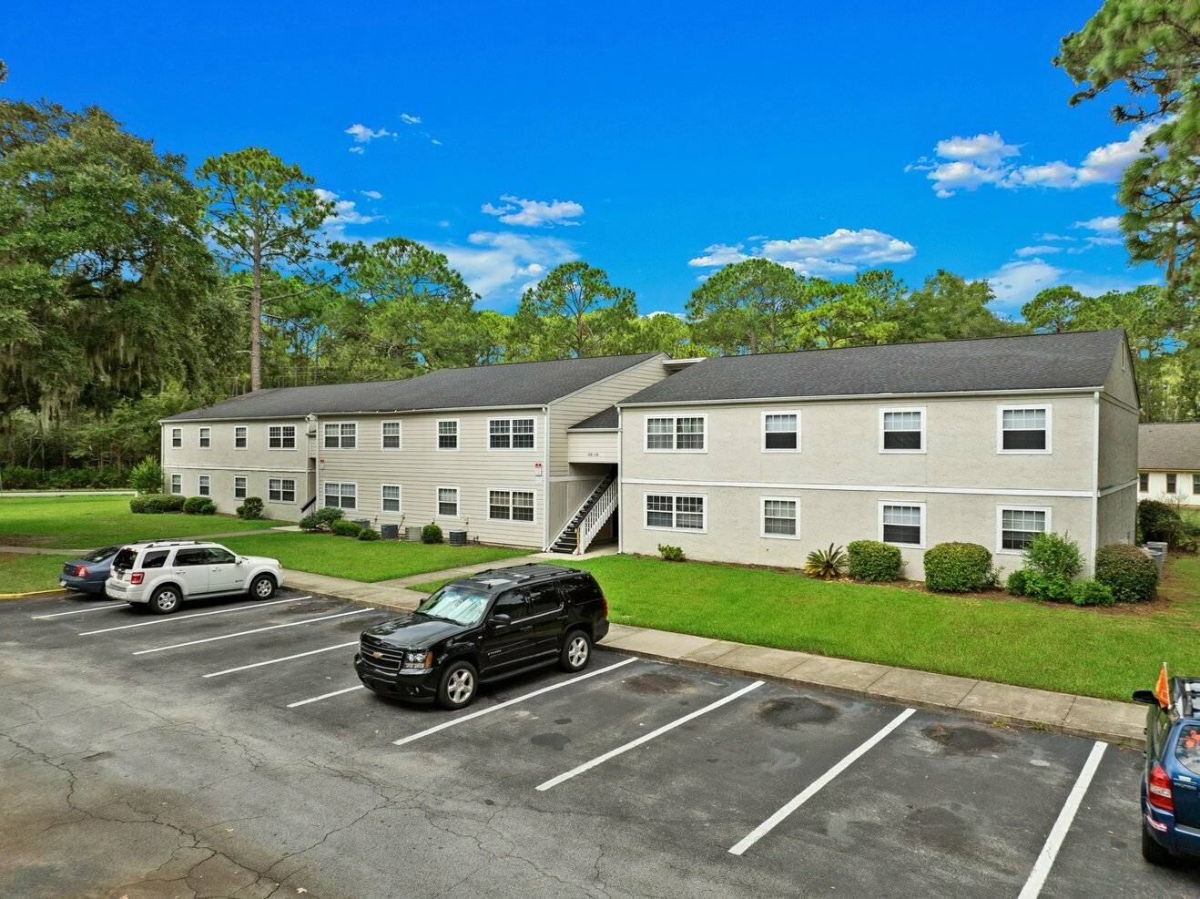 The Pines Apartments, photo 2