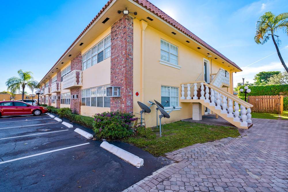 Camelot West Apartments, photo 7
