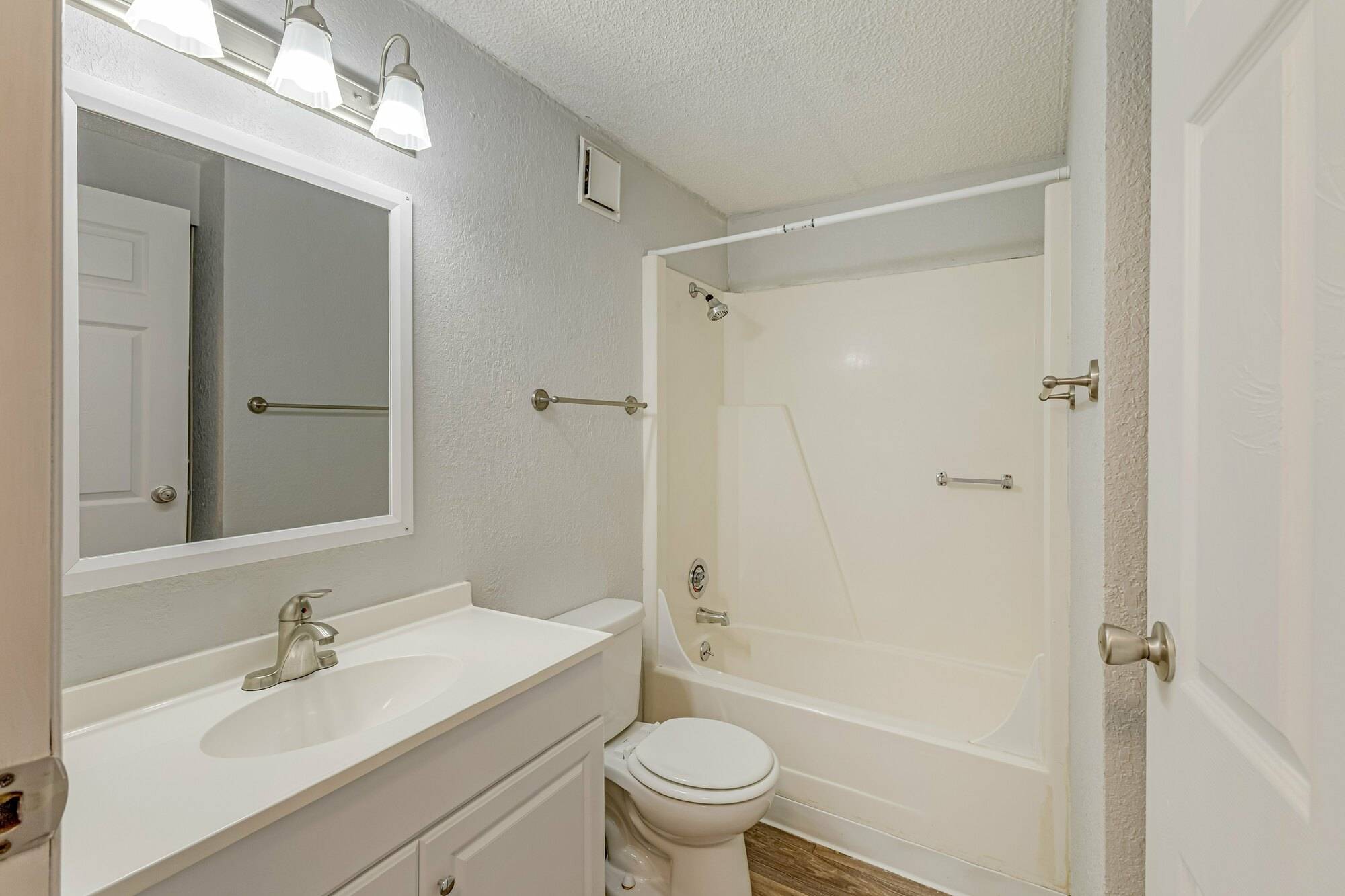 Oakwood Village, photo 9