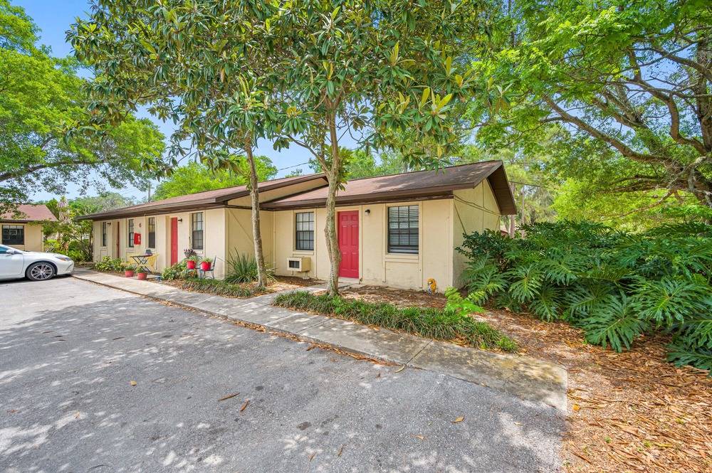 Pinewood Apartments, photo 2