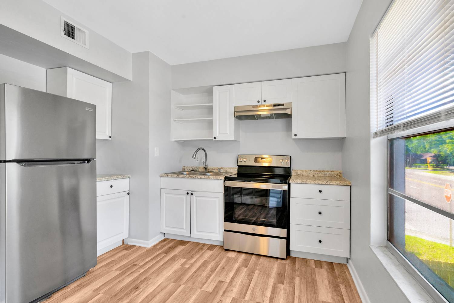 Branch Ave Flats, photo 16