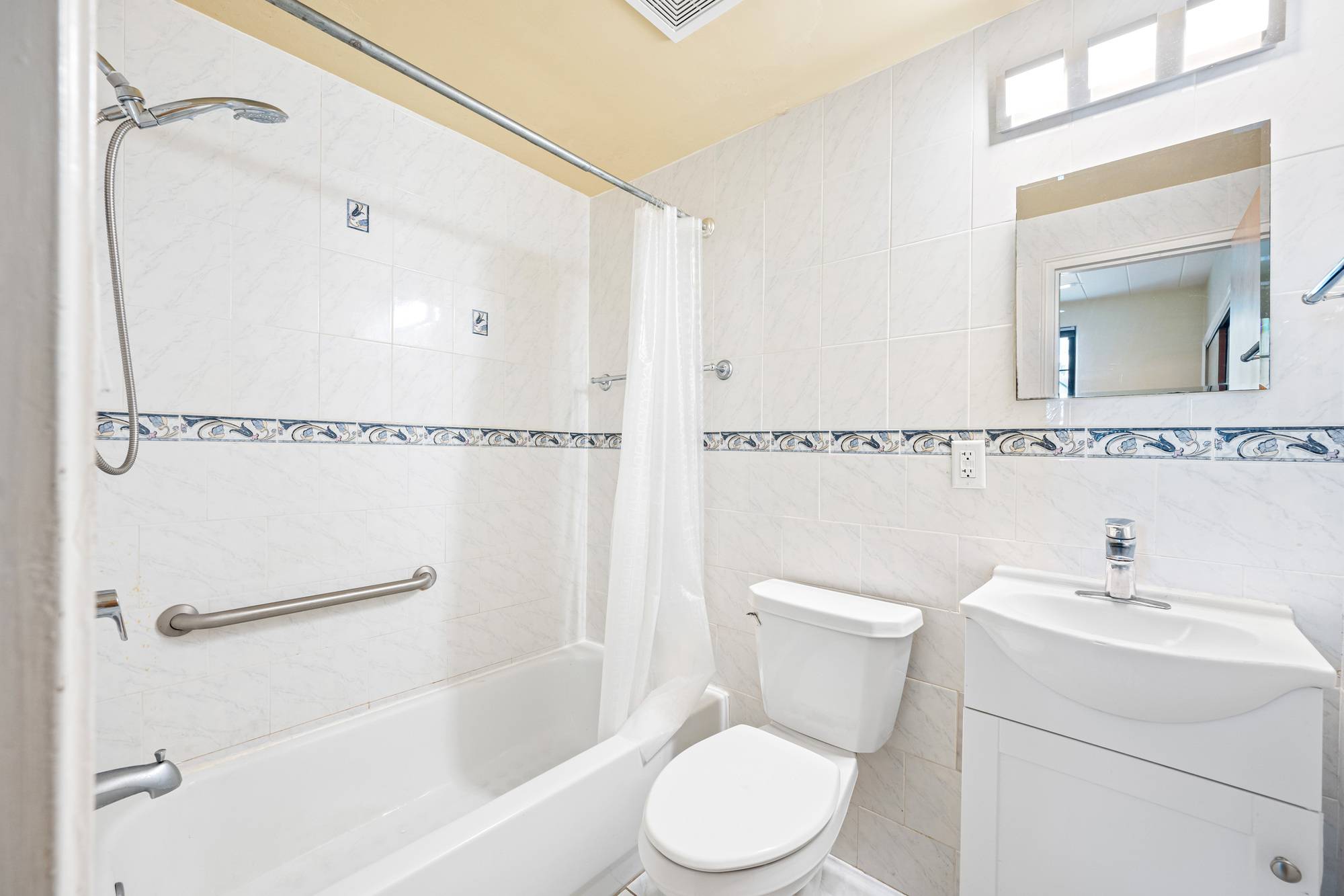 Prince Gregor Apartments, photo 3