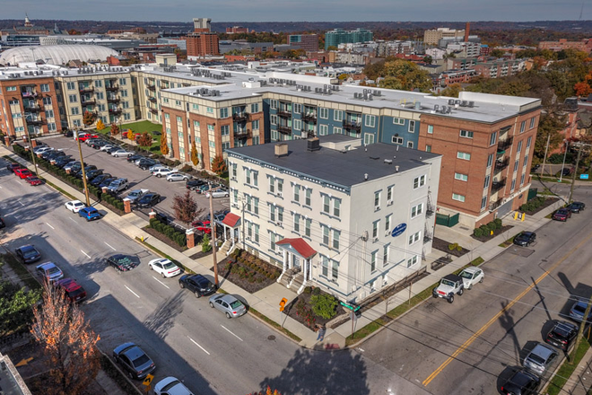 101 East Corry, photo 3