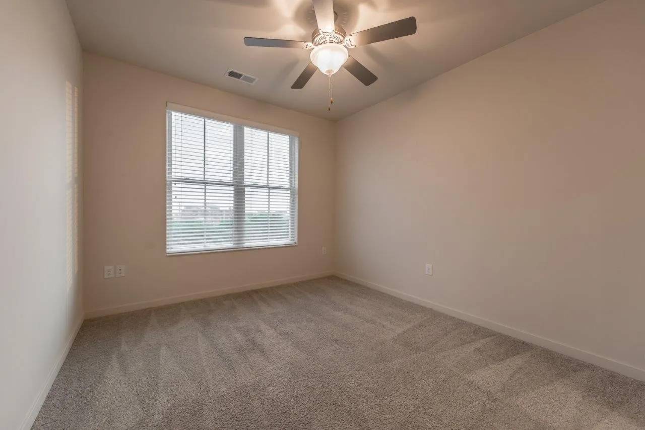 101 East Corry, photo 19