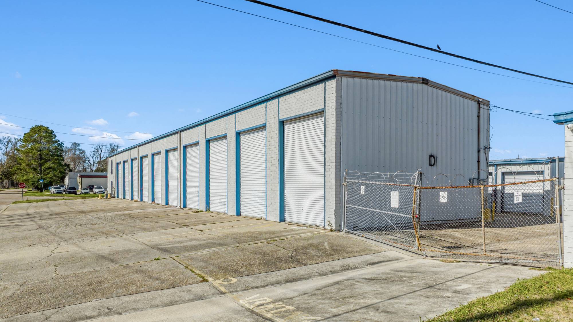 Red & Blue Storage, photo 2
