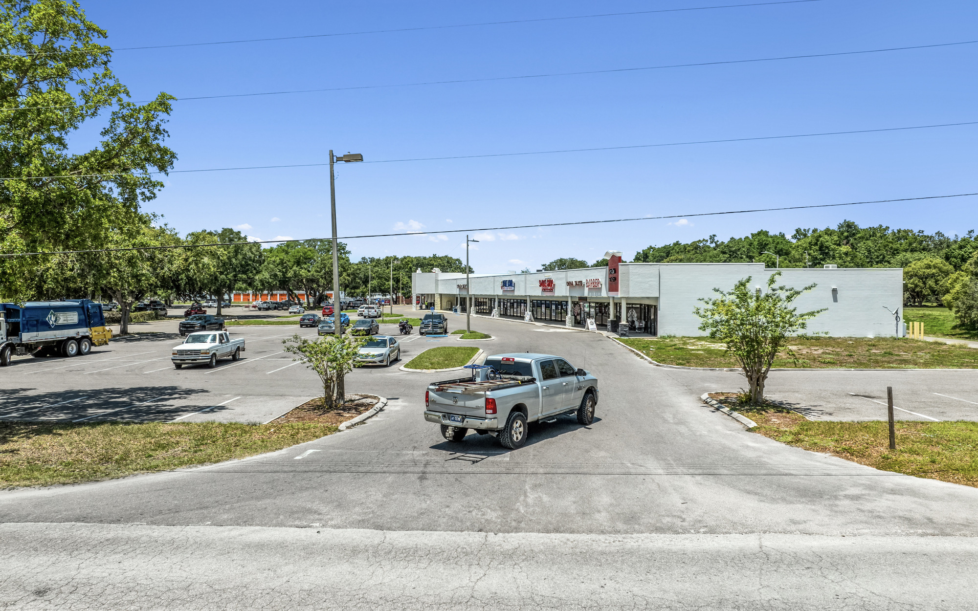 Oakview Plaza