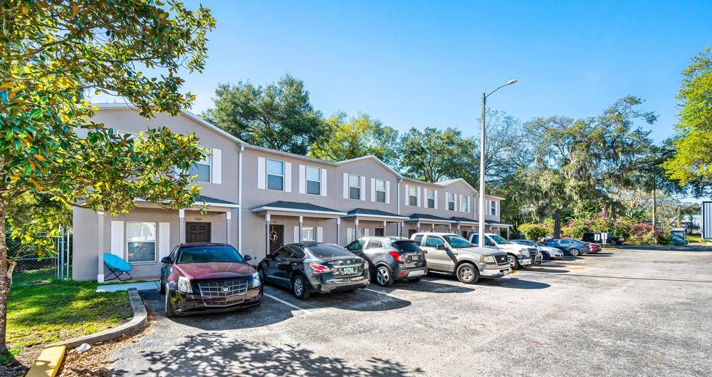 Peach Ave Townhomes, photo 2